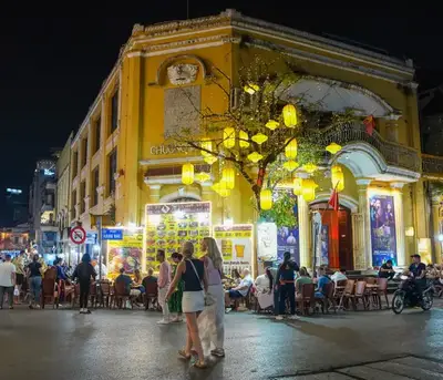 Local guide leading travelers on a private Hanoi Night Walking Tour in Hanoi